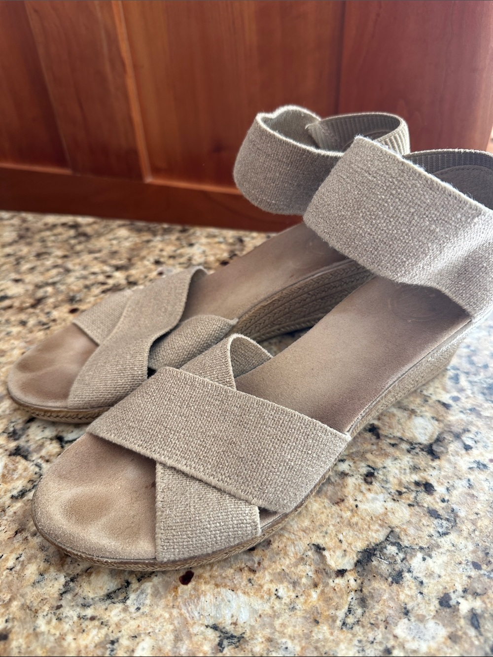 Women’s Sandal Wedge in Taupe